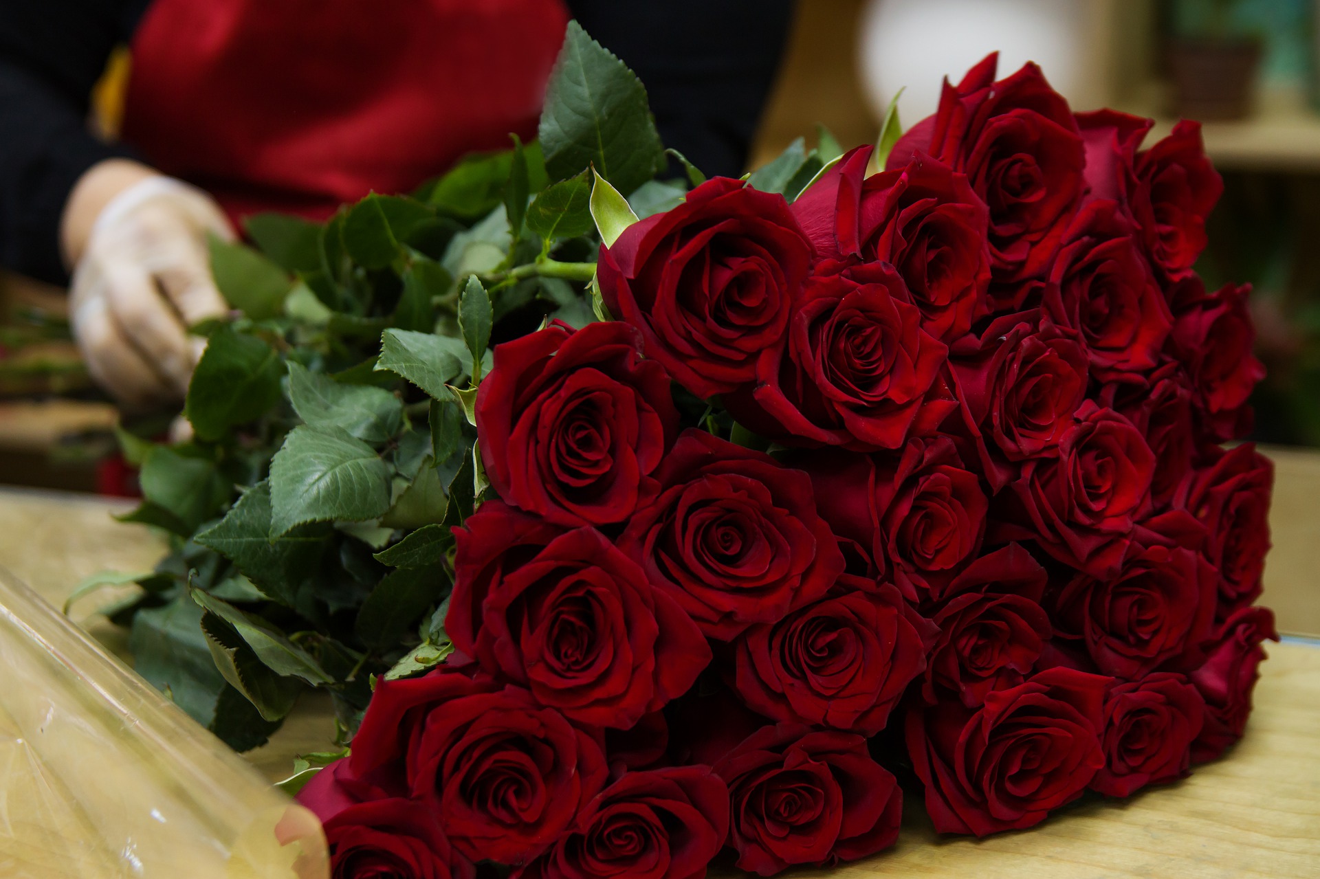 valentines day gift crimson red roses